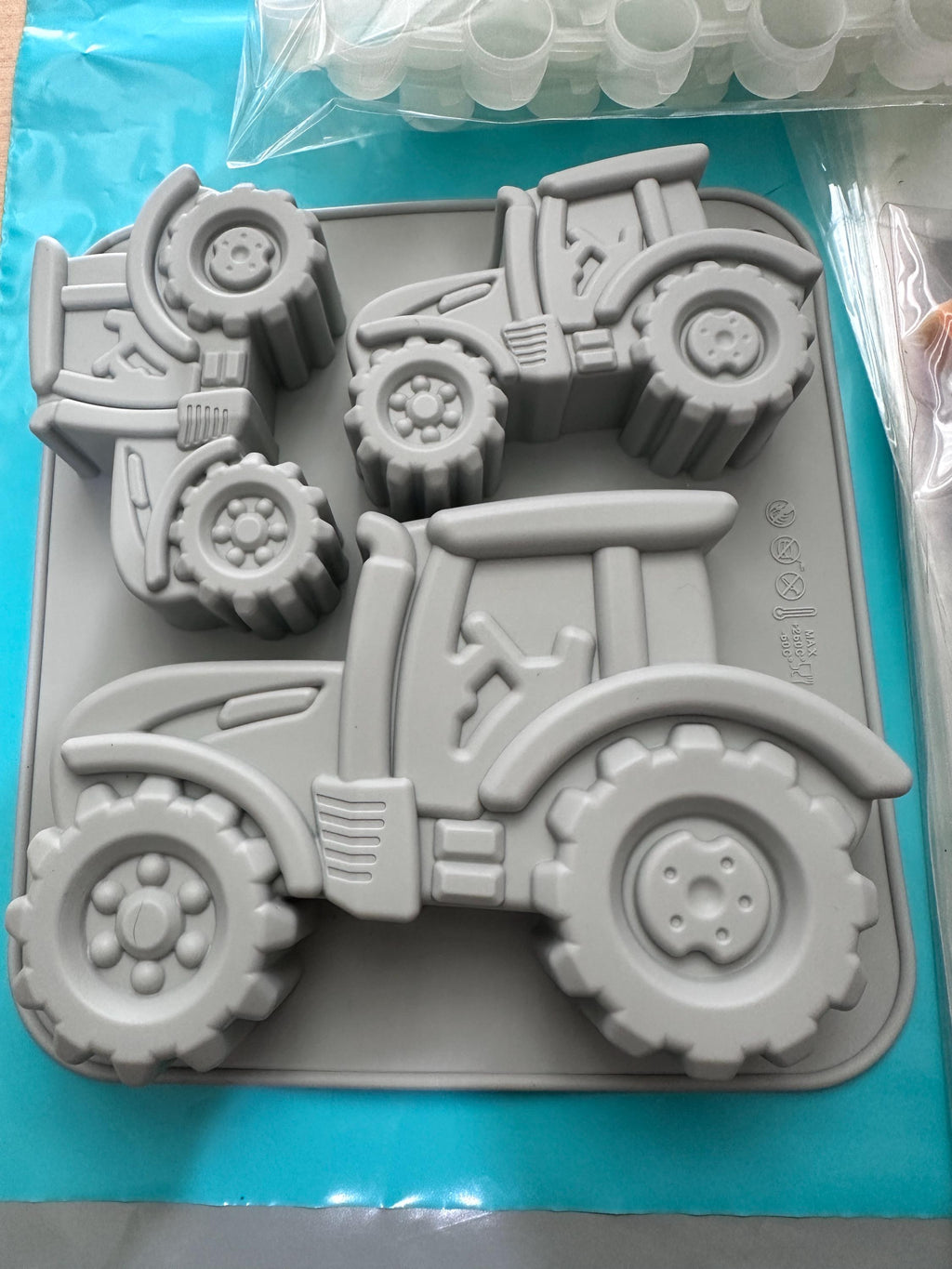 Tractor DIY Plaster Starter Kit. Create your own party favors.