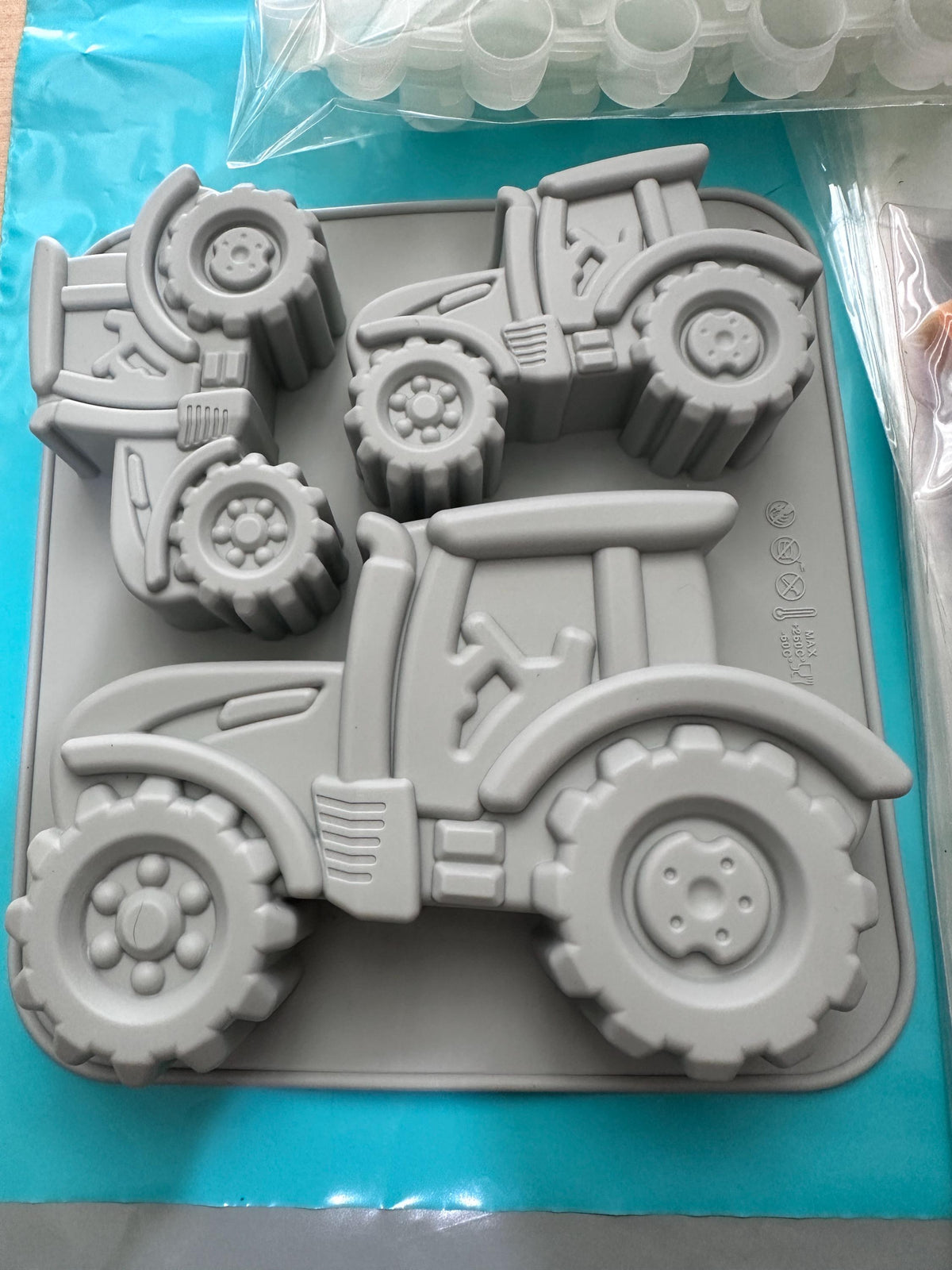 Tractor DIY Plaster Starter Kit. Create your own party favors.