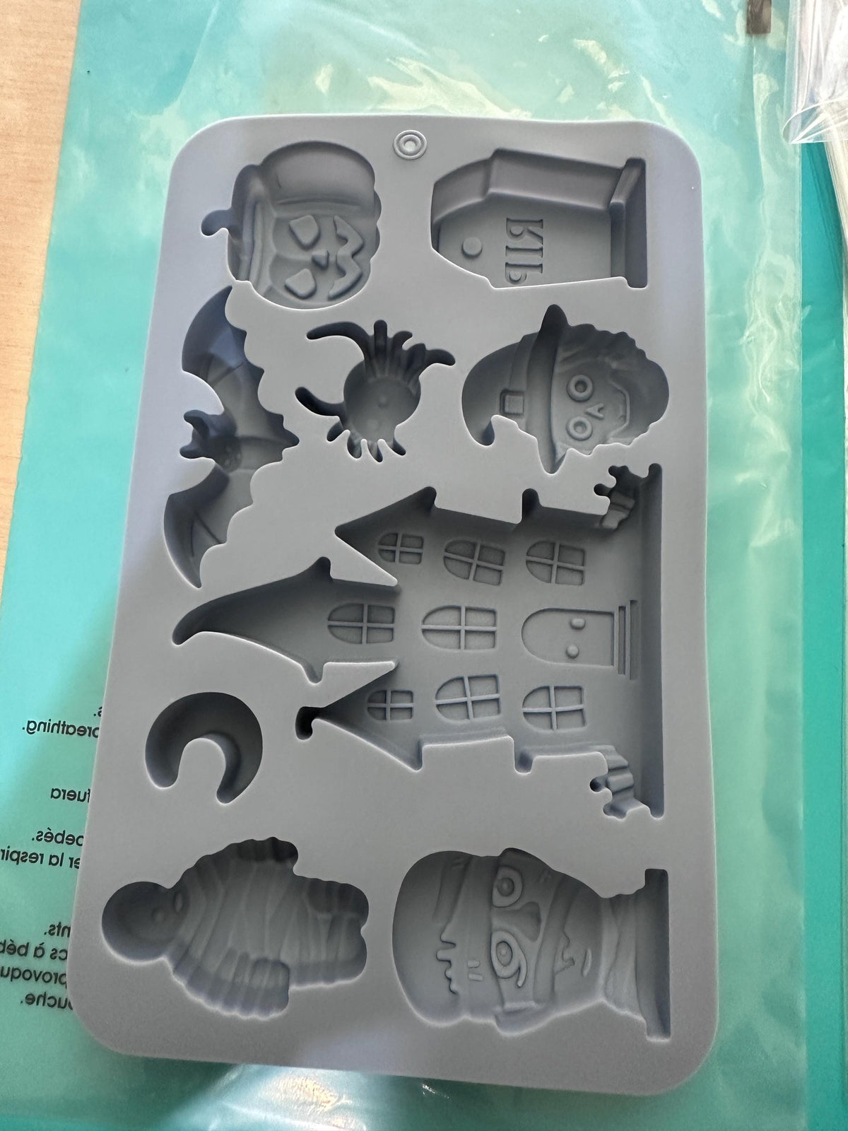 Halloween DIY Plaster Starter Kit. Create your own party favors.