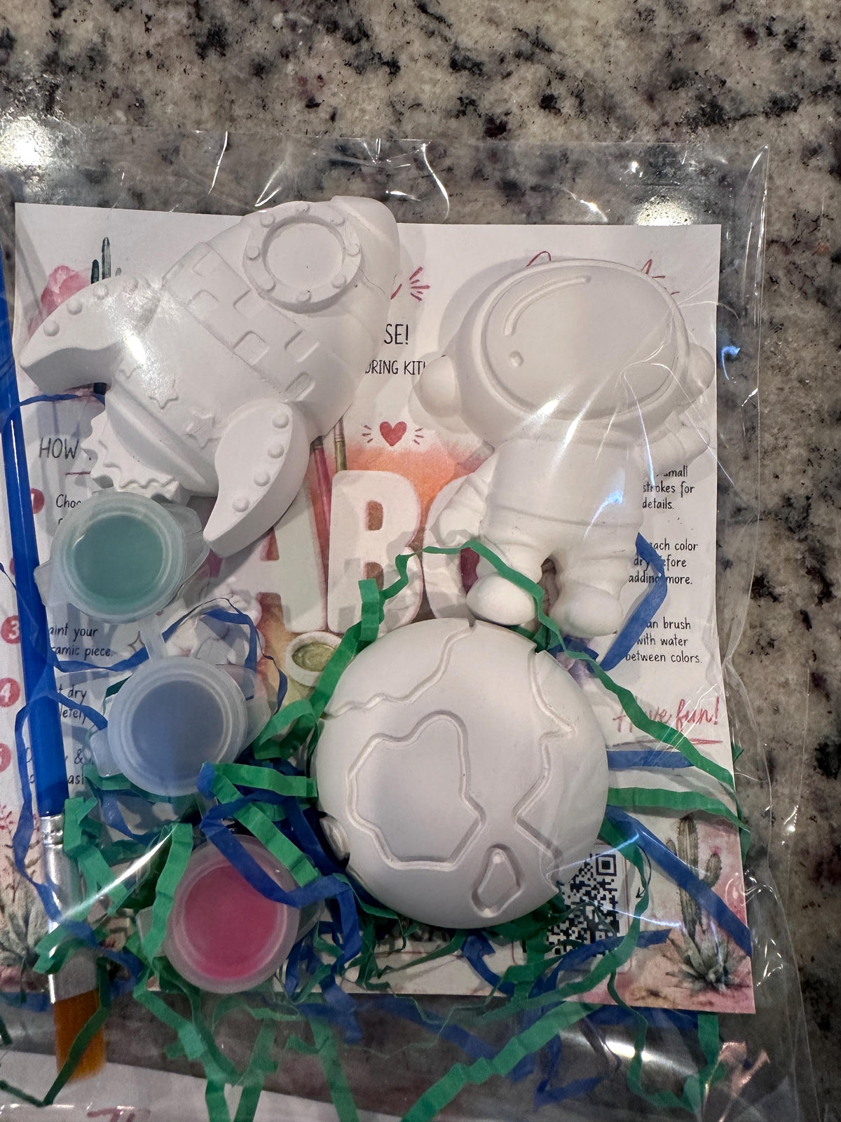Space Ceramic Resin Coloring Kit for Kids, Paint Your Own Rocket, Astronaut & Planet, Creative Activity Gift.