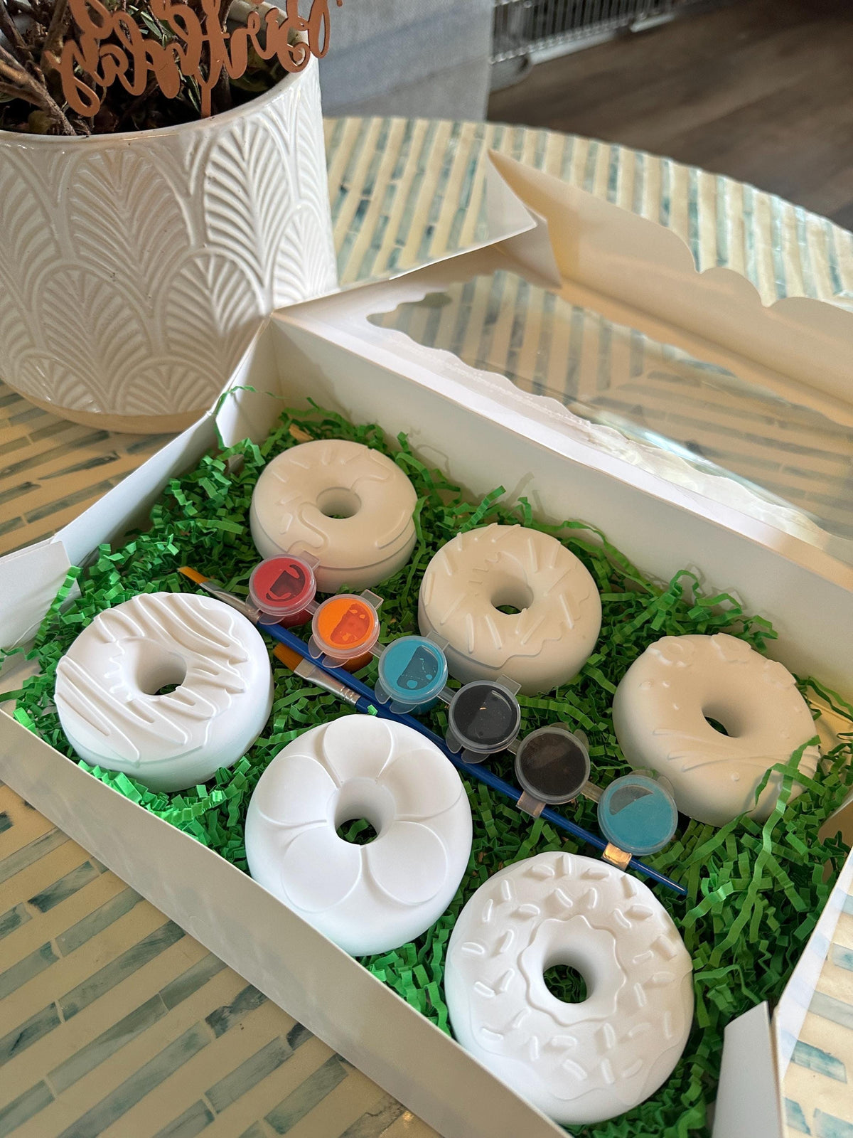 Donut DIY Plaster Starter Kit. Create your own party favors.