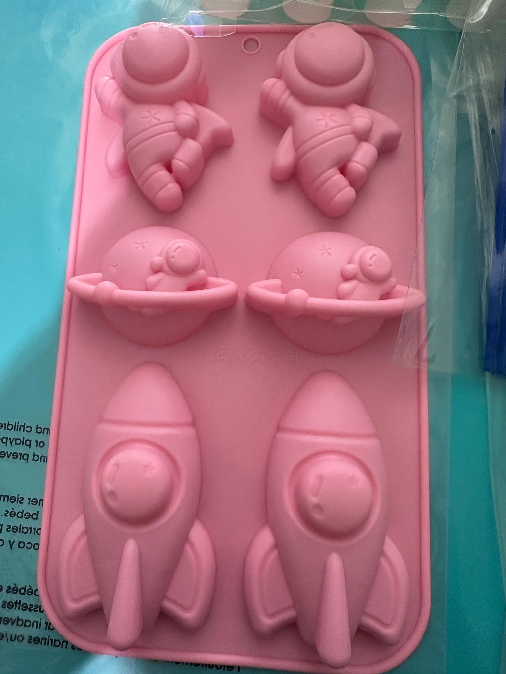 Astronaut DIY Plaster Starter Kit. Create your own party favors.
